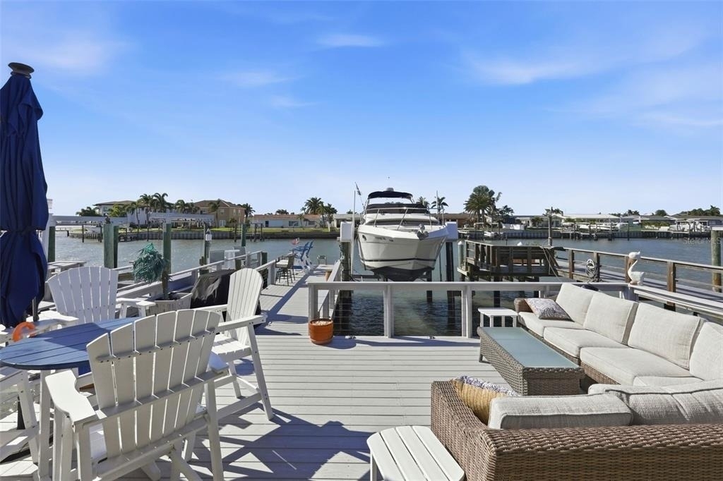 573 Boca Ciega Point Boulevard N - Photo 28