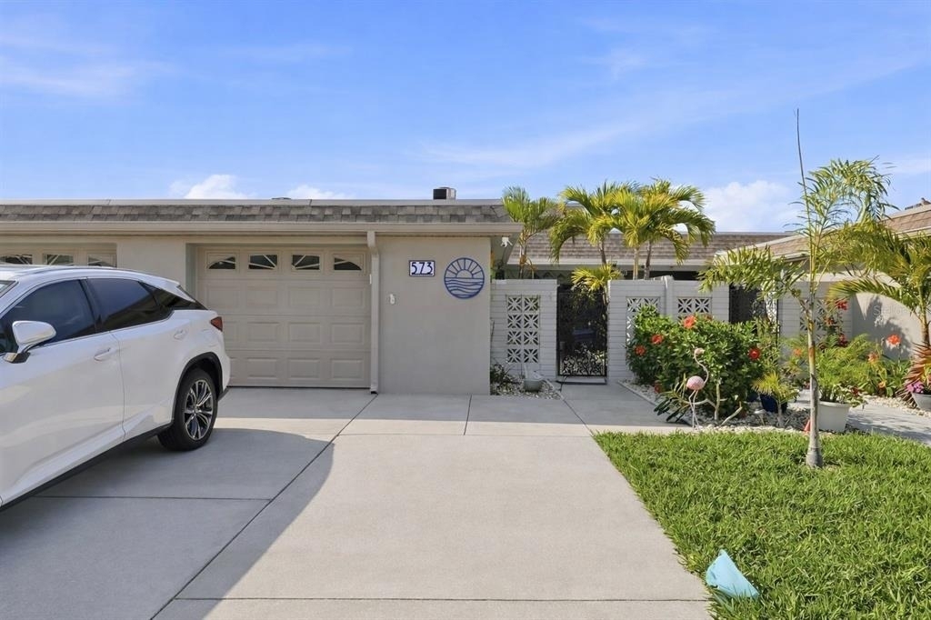 573 Boca Ciega Point Boulevard N - Photo 2