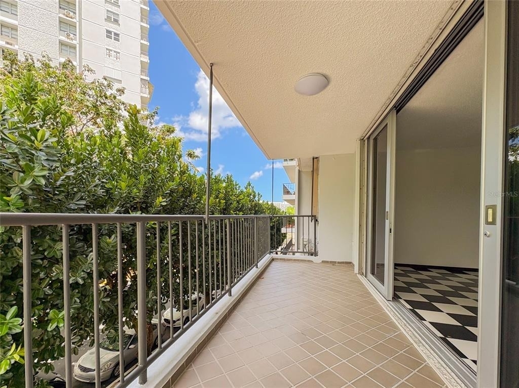 1 Madrid Cond. Lakeshore - Photo 4