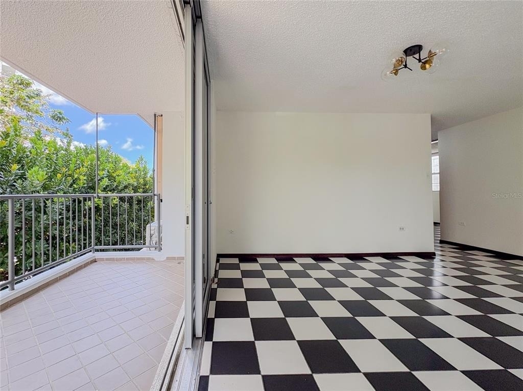 1 Madrid Cond. Lakeshore - Photo 3