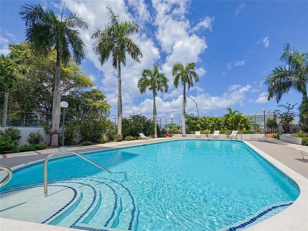 1 Madrid Cond. Lakeshore - Photo 12