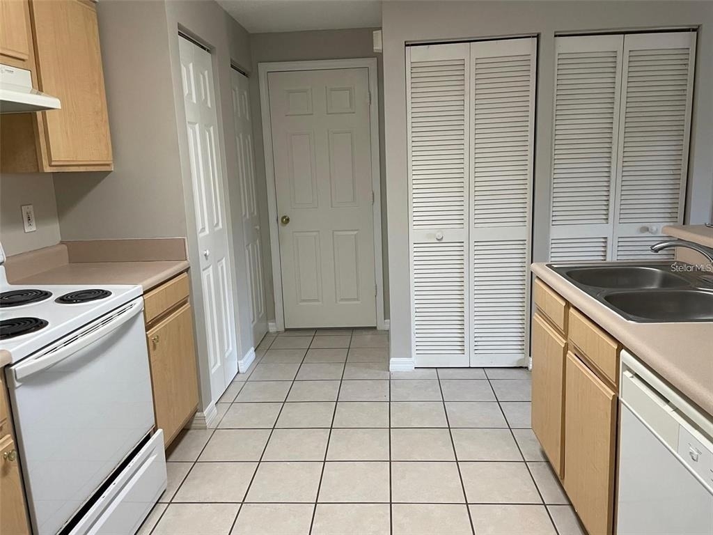 10831 Windsor Walk Drive - Photo 2