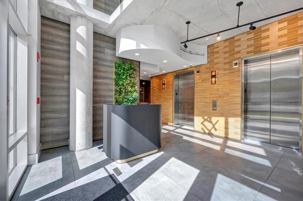 525 E Jackson Street - Photo 3
