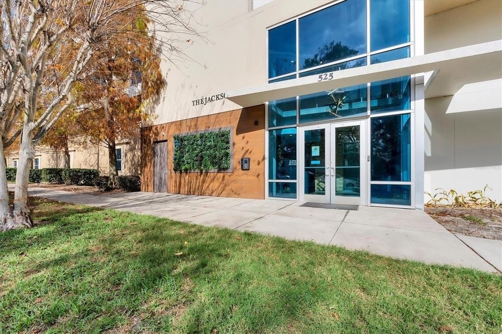 525 E Jackson Street - Photo 2