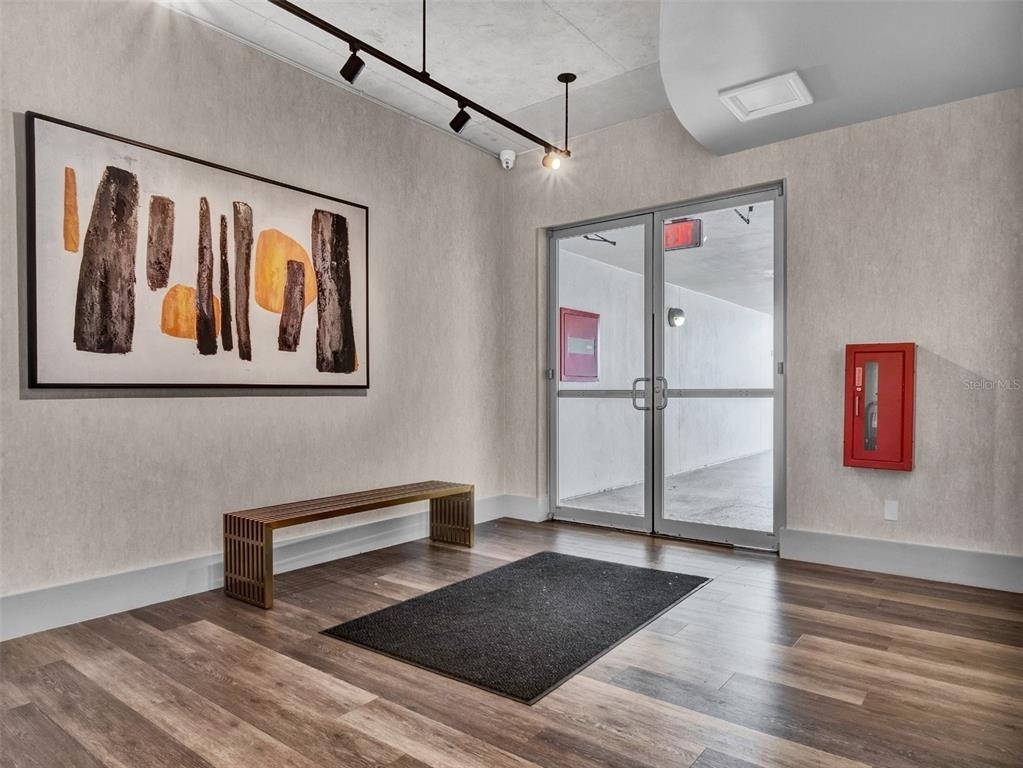 525 E Jackson Street - Photo 6