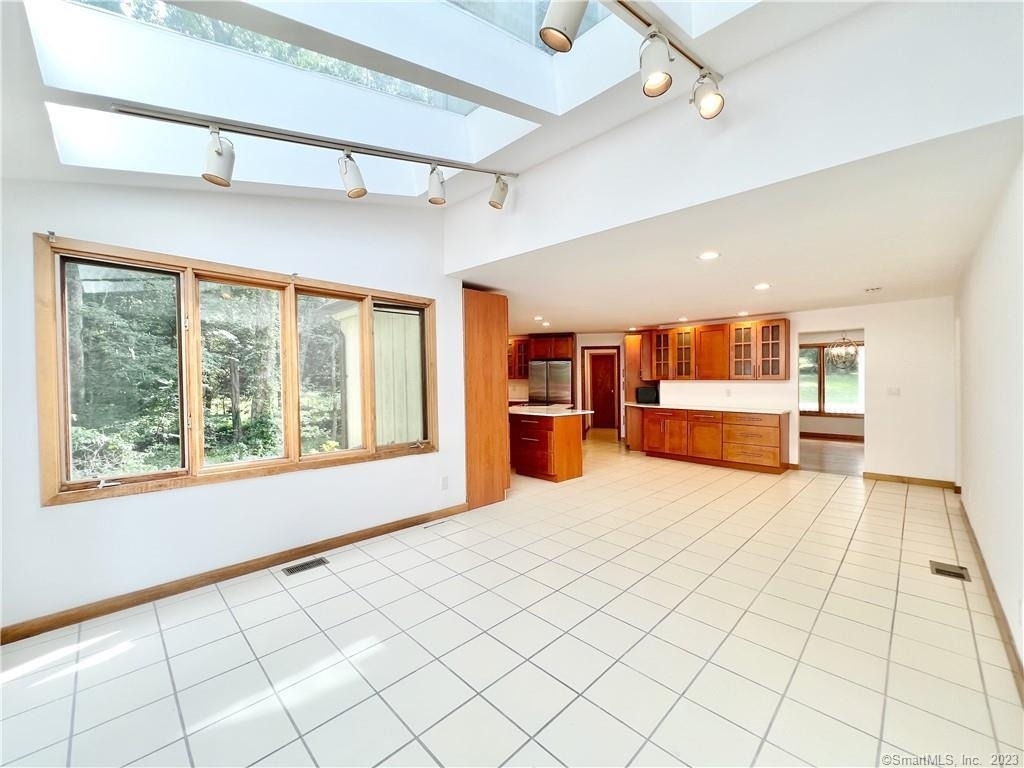 314 Erskine Road - Photo 11
