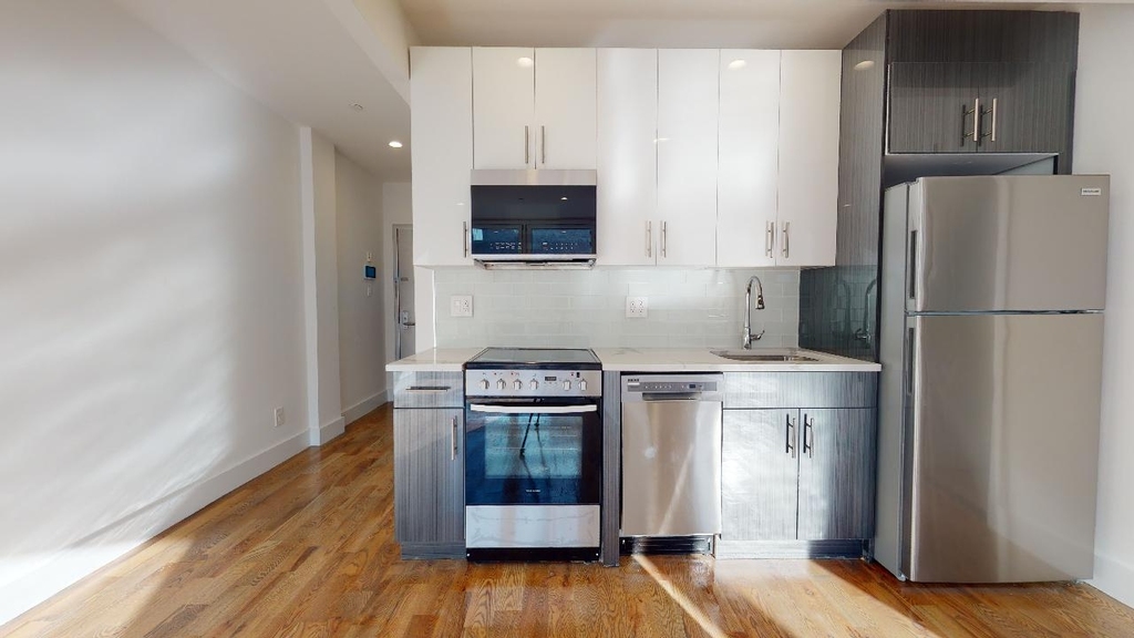 138-28 Queens Blvd - Photo 3