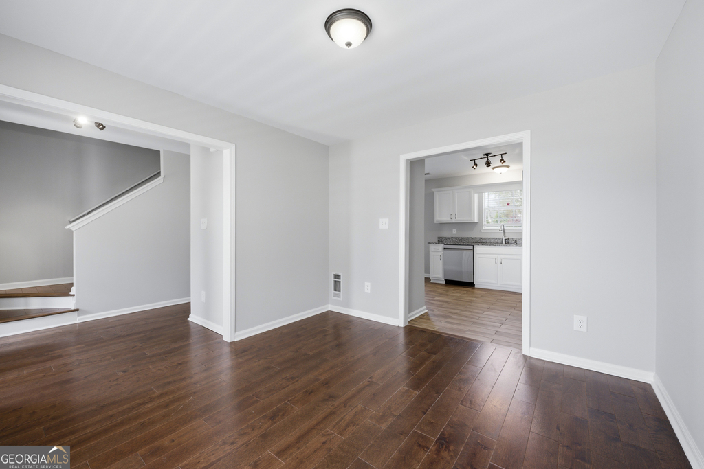 1098 Village Creek - Photo 6