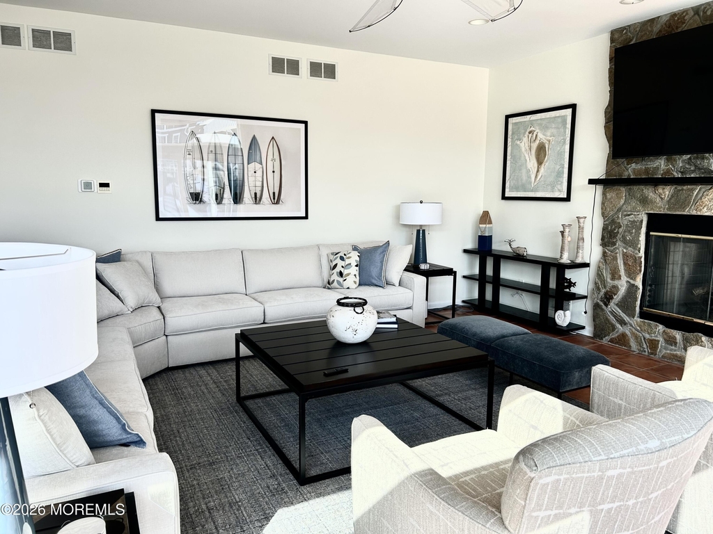 206 Pointe Drive - Photo 7