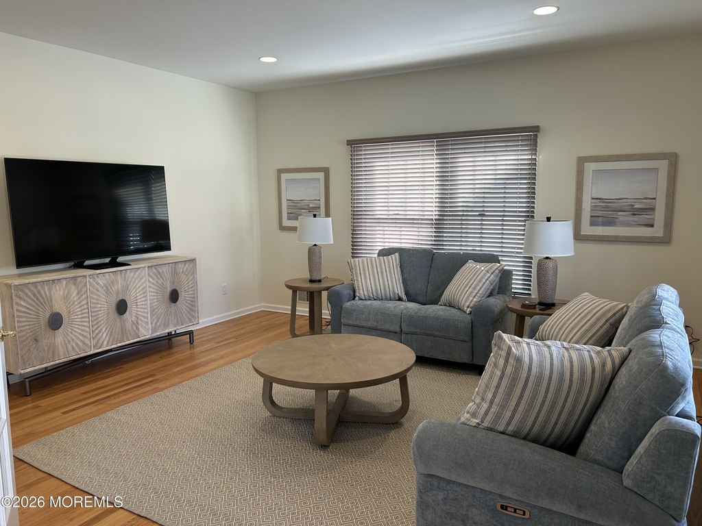 206 Pointe Drive - Photo 4