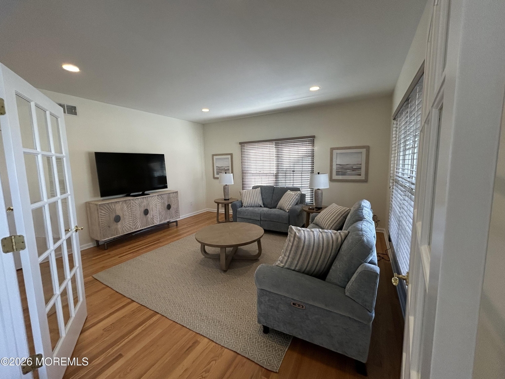 206 Pointe Drive - Photo 3