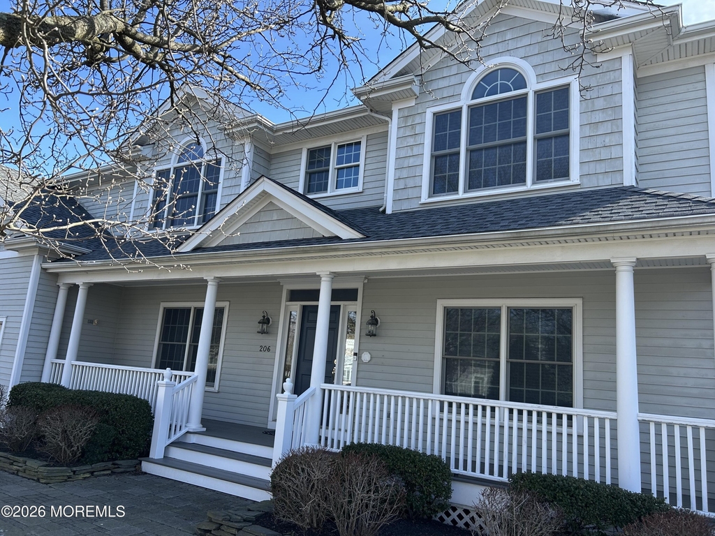 206 Pointe Drive - Photo 1