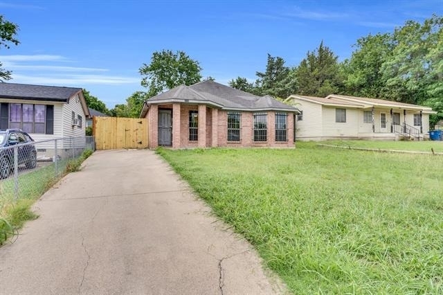 2520 Fatima Avenue - Photo 3