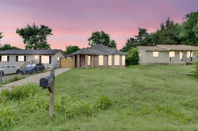 2520 Fatima Avenue - Photo 0