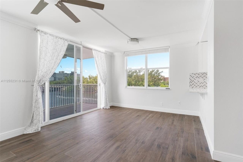1505 N Riverside Drive - Photo 5