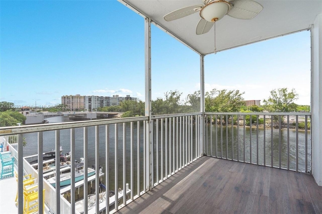 1505 N Riverside Drive - Photo 2