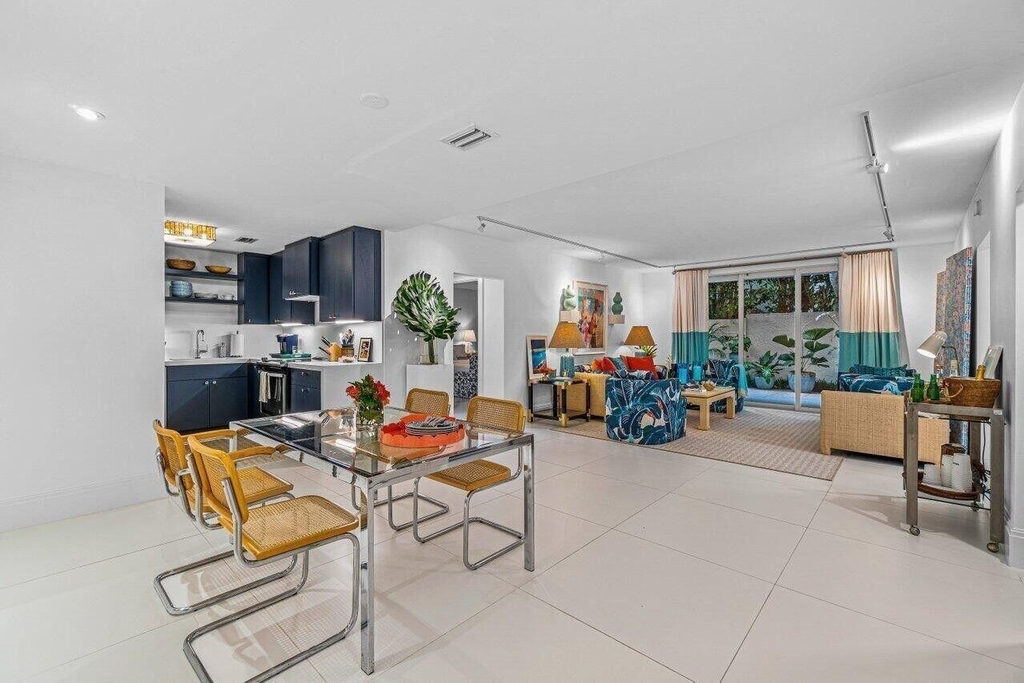 226 Brazilian Avenue - Photo 2