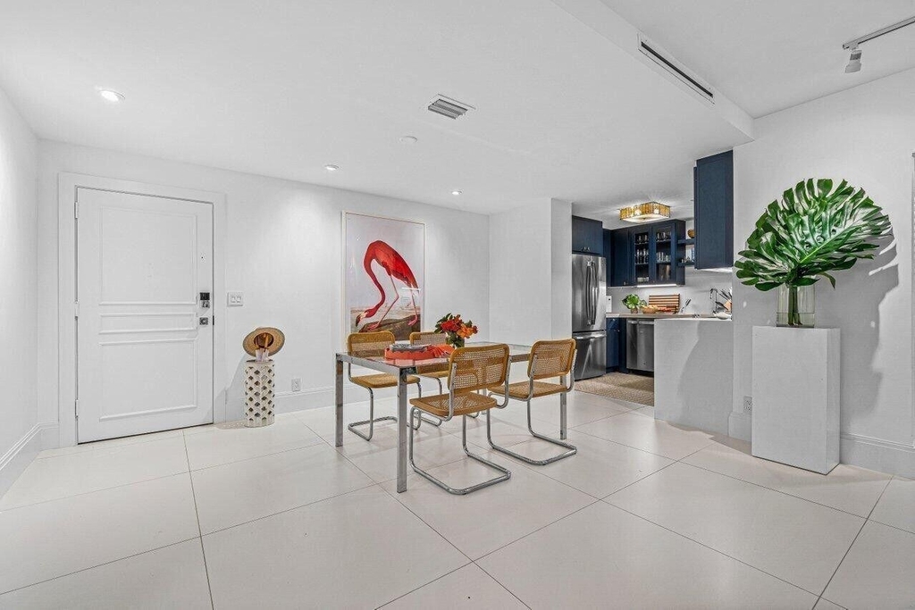 226 Brazilian Avenue - Photo 3