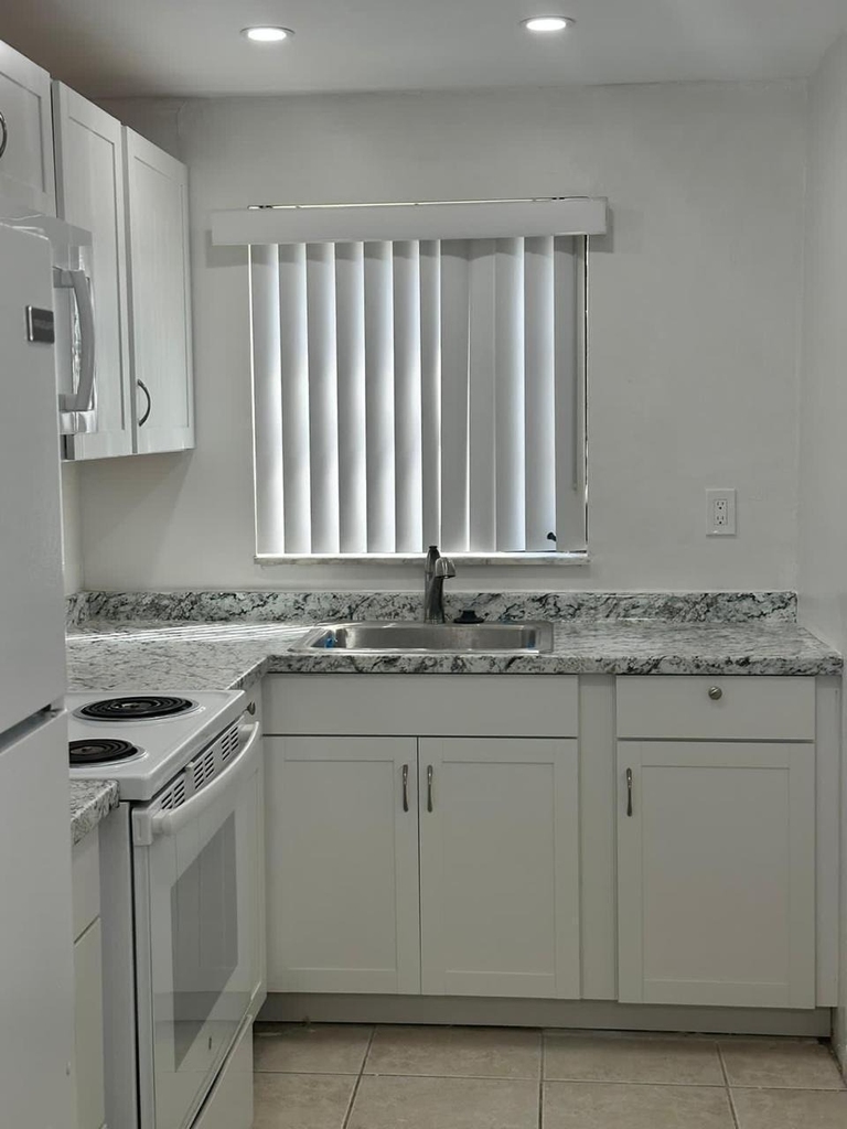 50 Se 12th Street - Photo 6