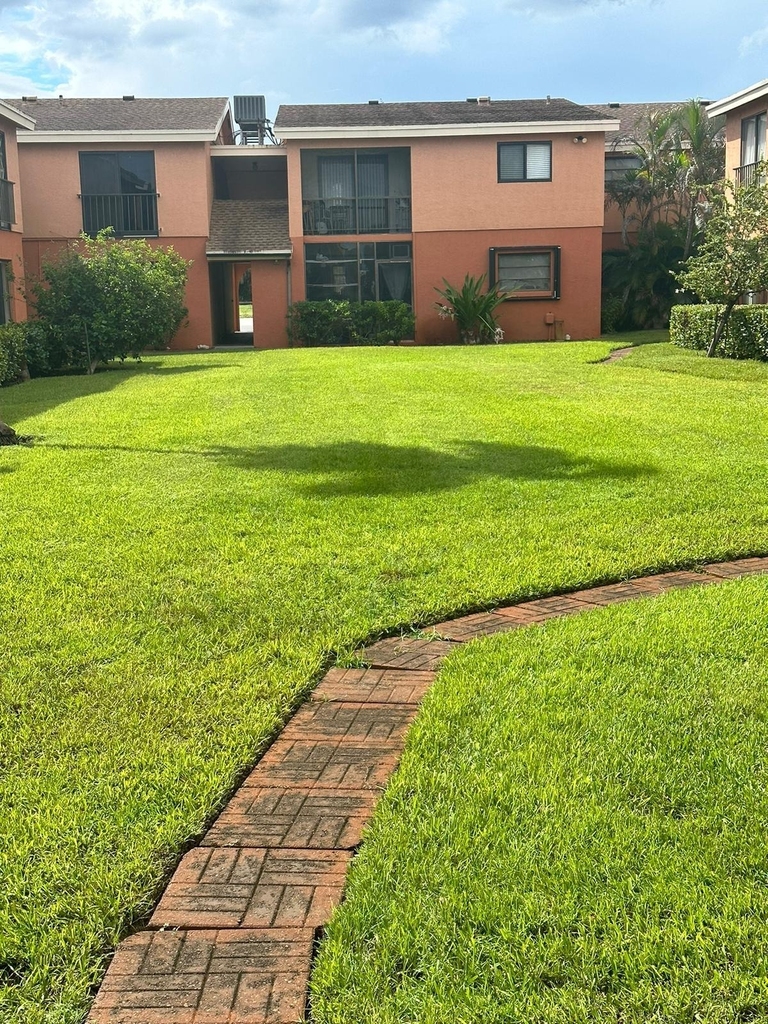 50 Se 12th Street - Photo 0