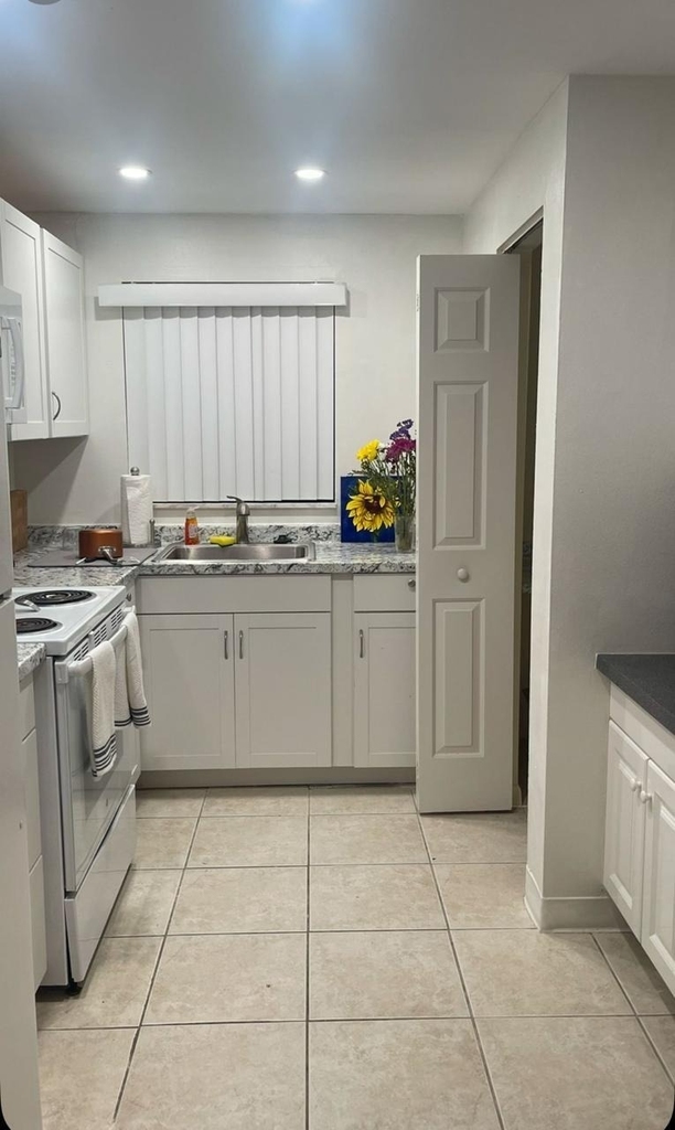 50 Se 12th Street - Photo 5