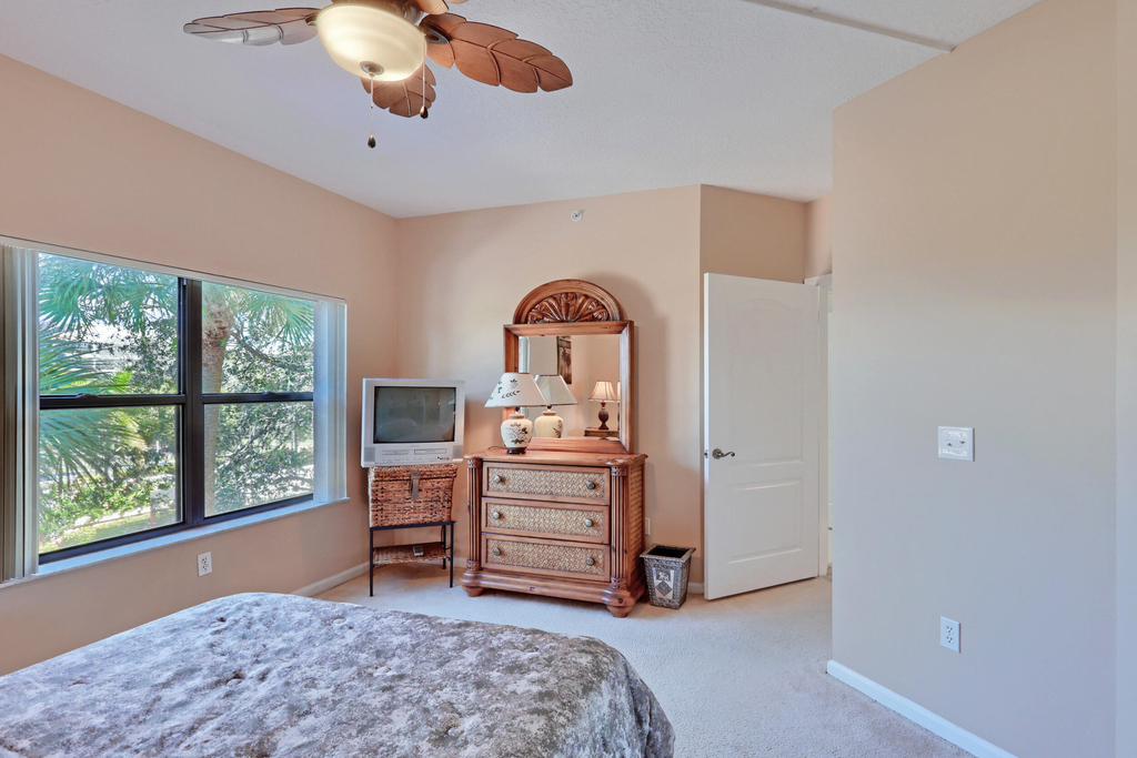 800 Uno Lago Drive - Photo 32