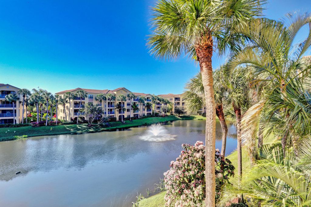 800 Uno Lago Drive - Photo 0