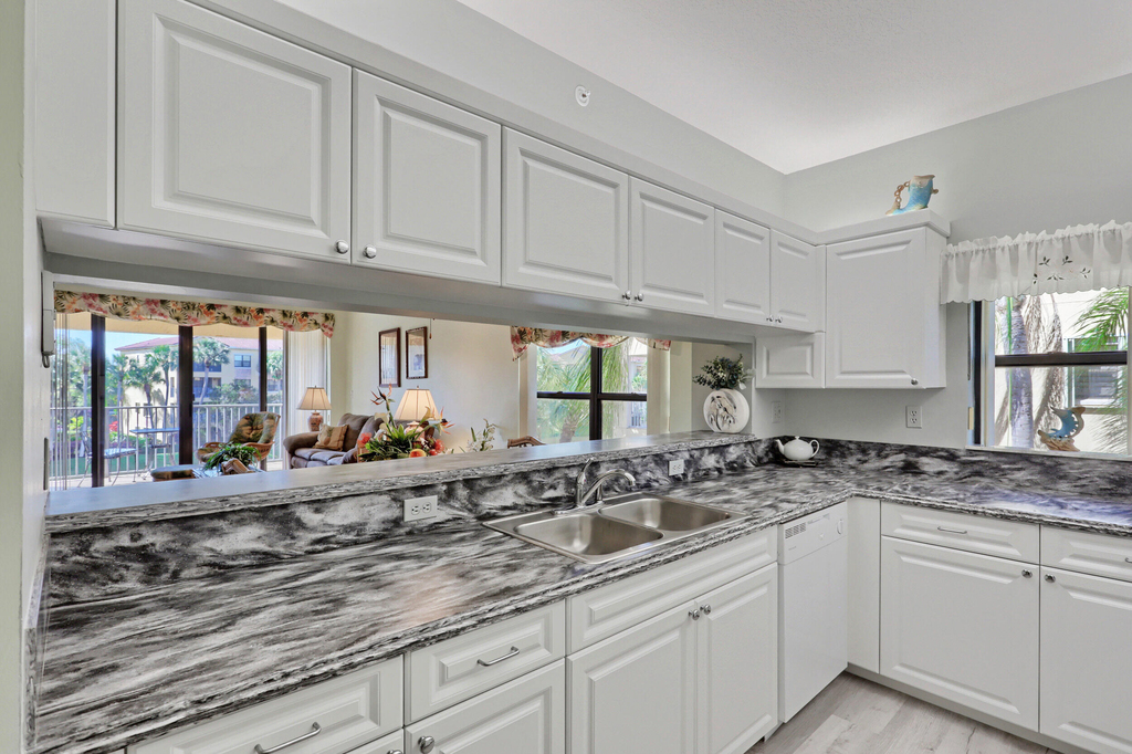 800 Uno Lago Drive - Photo 7