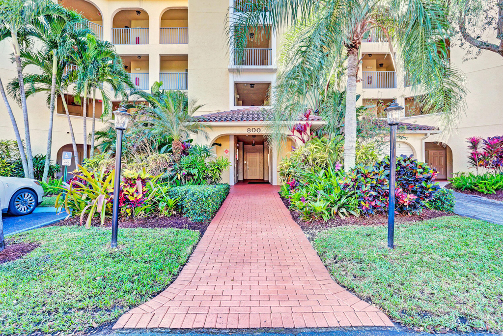 800 Uno Lago Drive - Photo 2