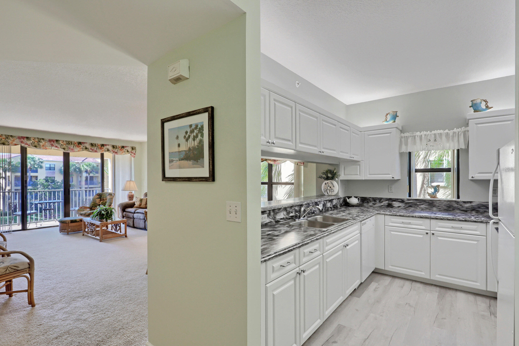 800 Uno Lago Drive - Photo 6