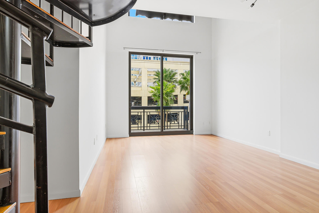 801 S Olive Avenue - Photo 2