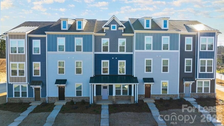 1018 Fairway Green Lane - Photo 0