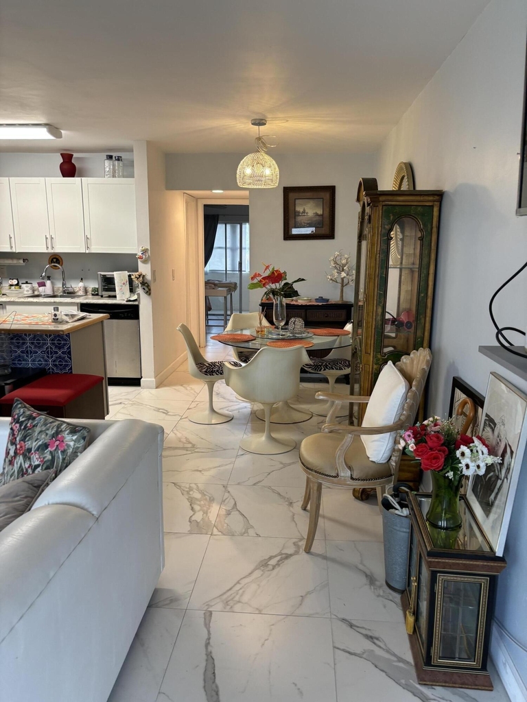 325 Andover - Photo 6