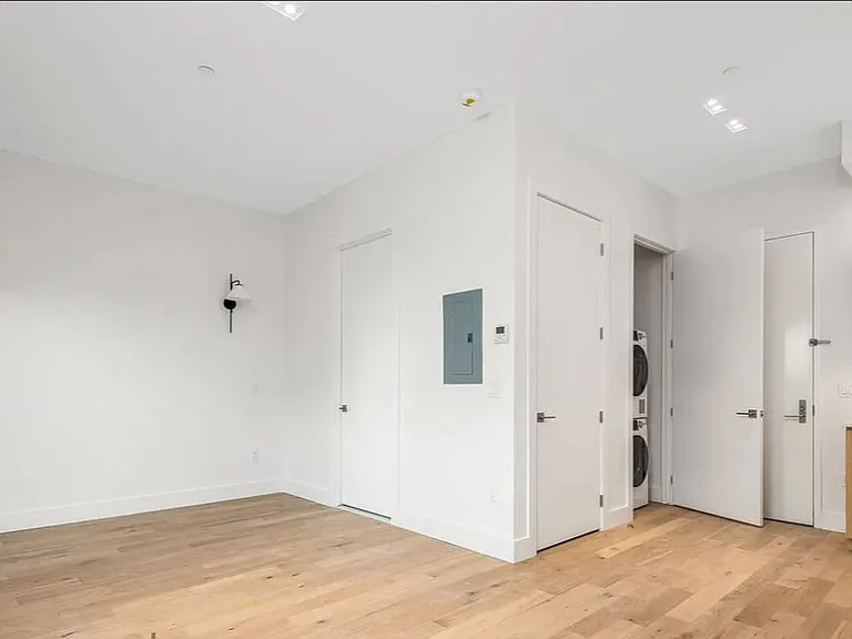 58 Vanderbilt Avenue - Photo 5