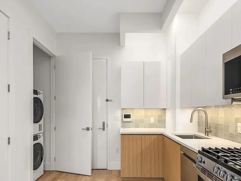 58 Vanderbilt Avenue - Photo 3