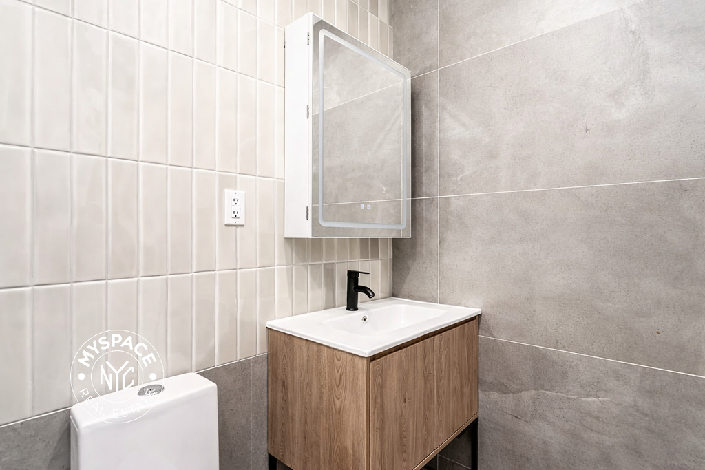 107 Moore Street - Photo 1