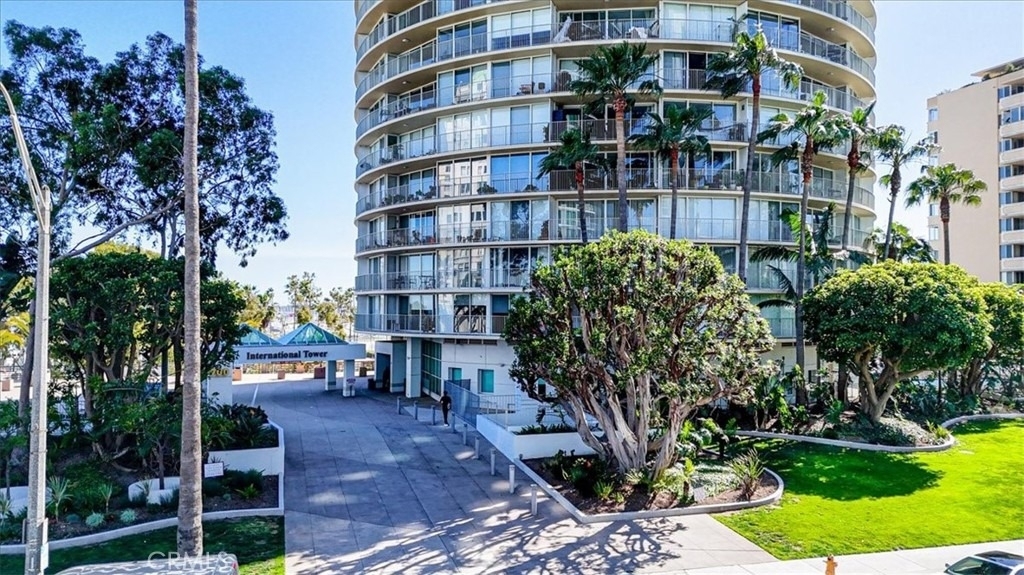 700 E Ocean - Photo 17