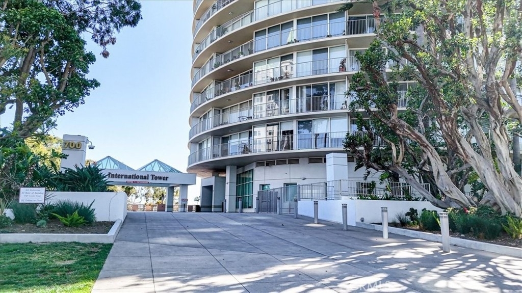700 E Ocean - Photo 21
