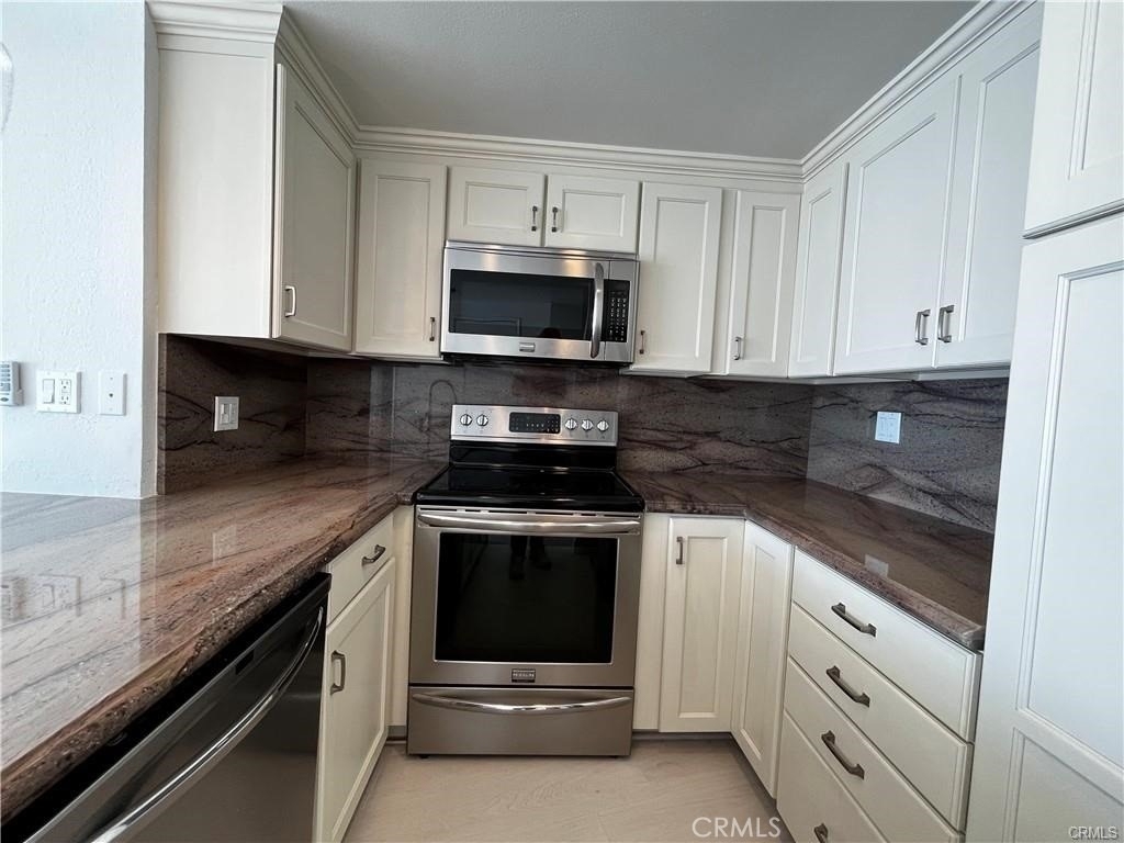 700 E Ocean - Photo 37