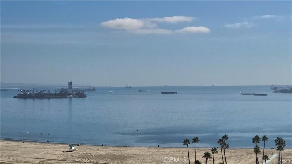 700 E Ocean - Photo 2
