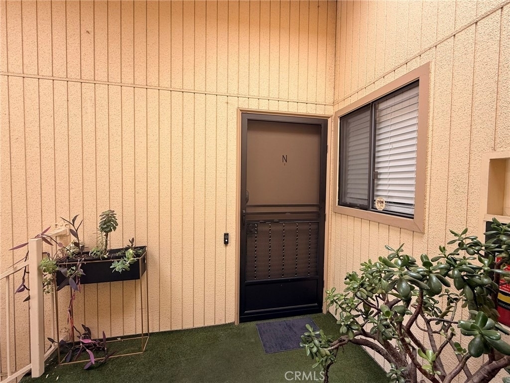 861 Ronda Mendoza - Photo 2
