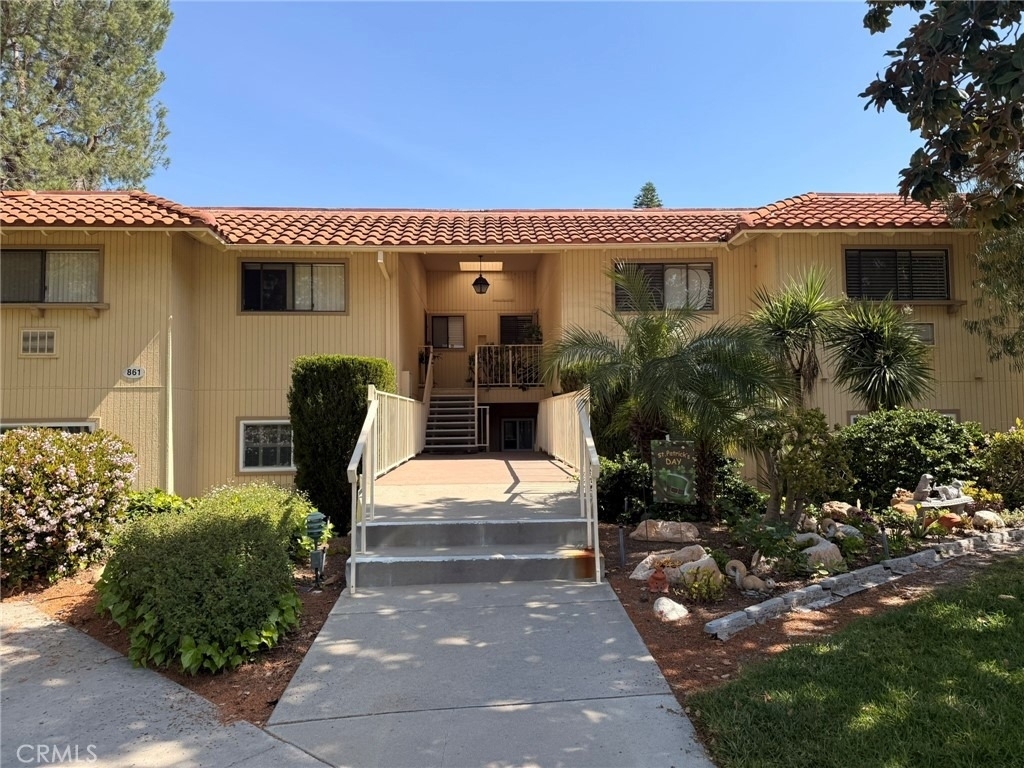 861 Ronda Mendoza - Photo 1
