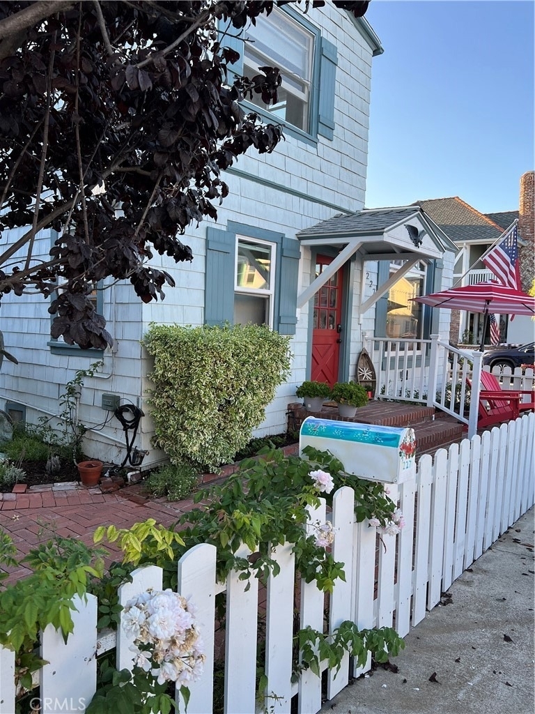 227 Apolena Avenue - Photo 4