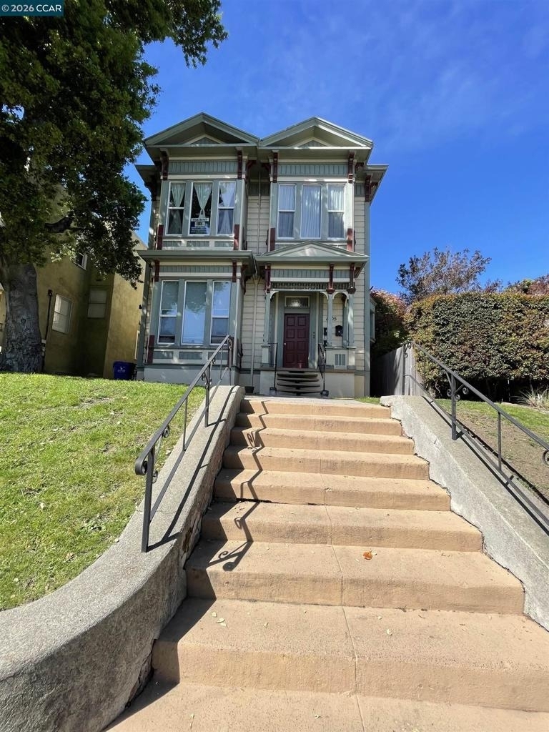 1705 Linden St - Photo 0