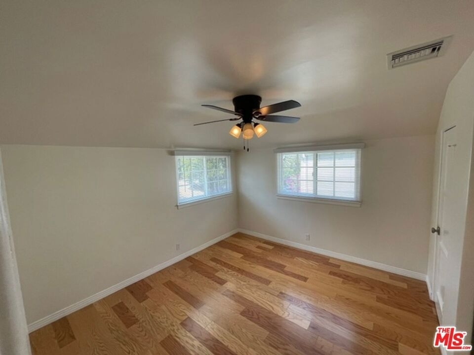 3192 Queensbury Drive - Photo 3