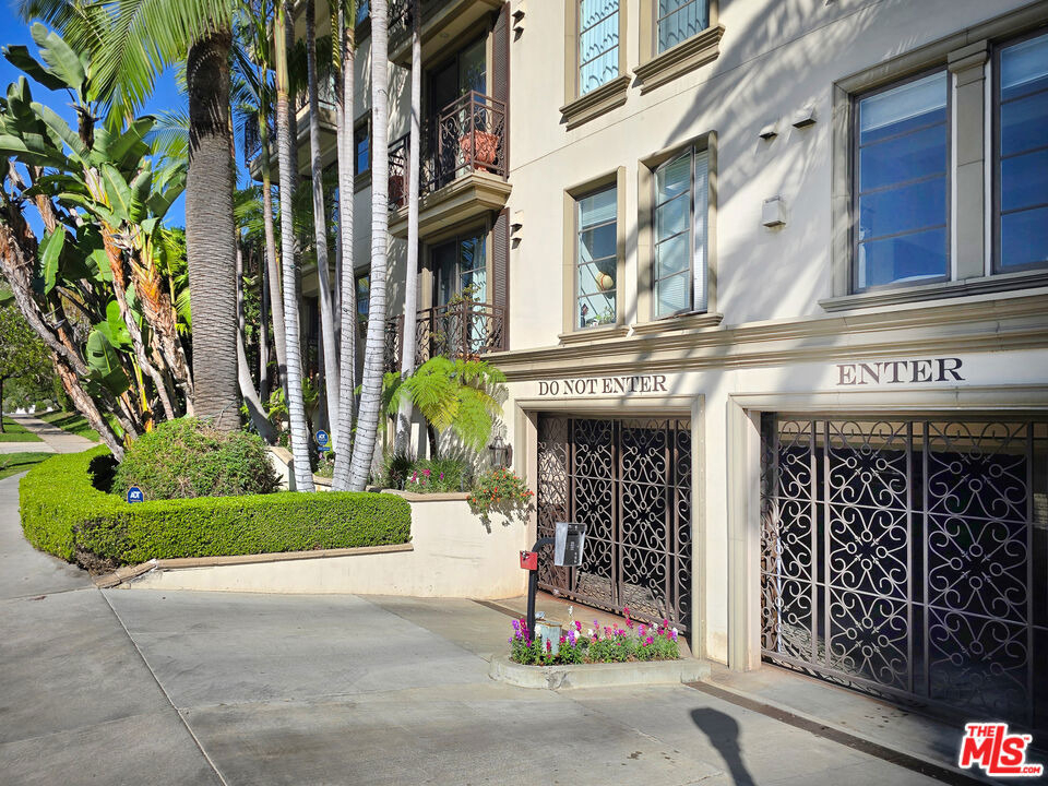 10795 Wilshire Boulevard - Photo 2