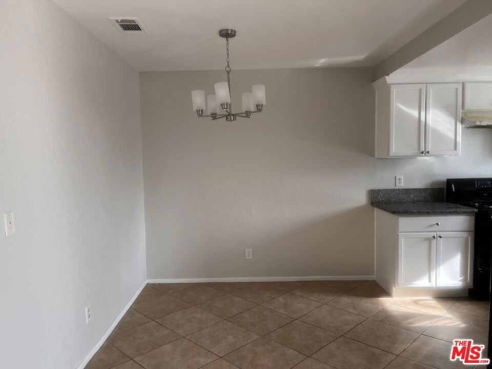 26416 San Jacinto Street - Photo 3