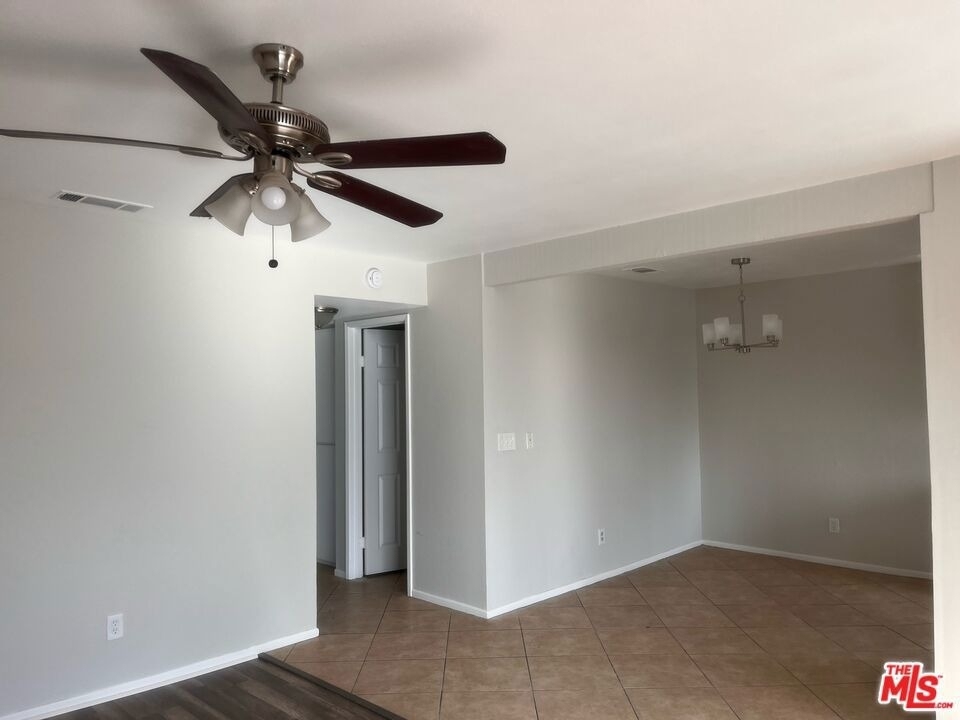 26416 San Jacinto Street - Photo 2