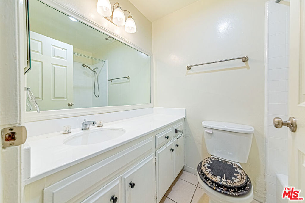 933 S Manhattan Place - Photo 17