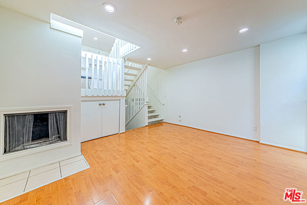 933 S Manhattan Place - Photo 5